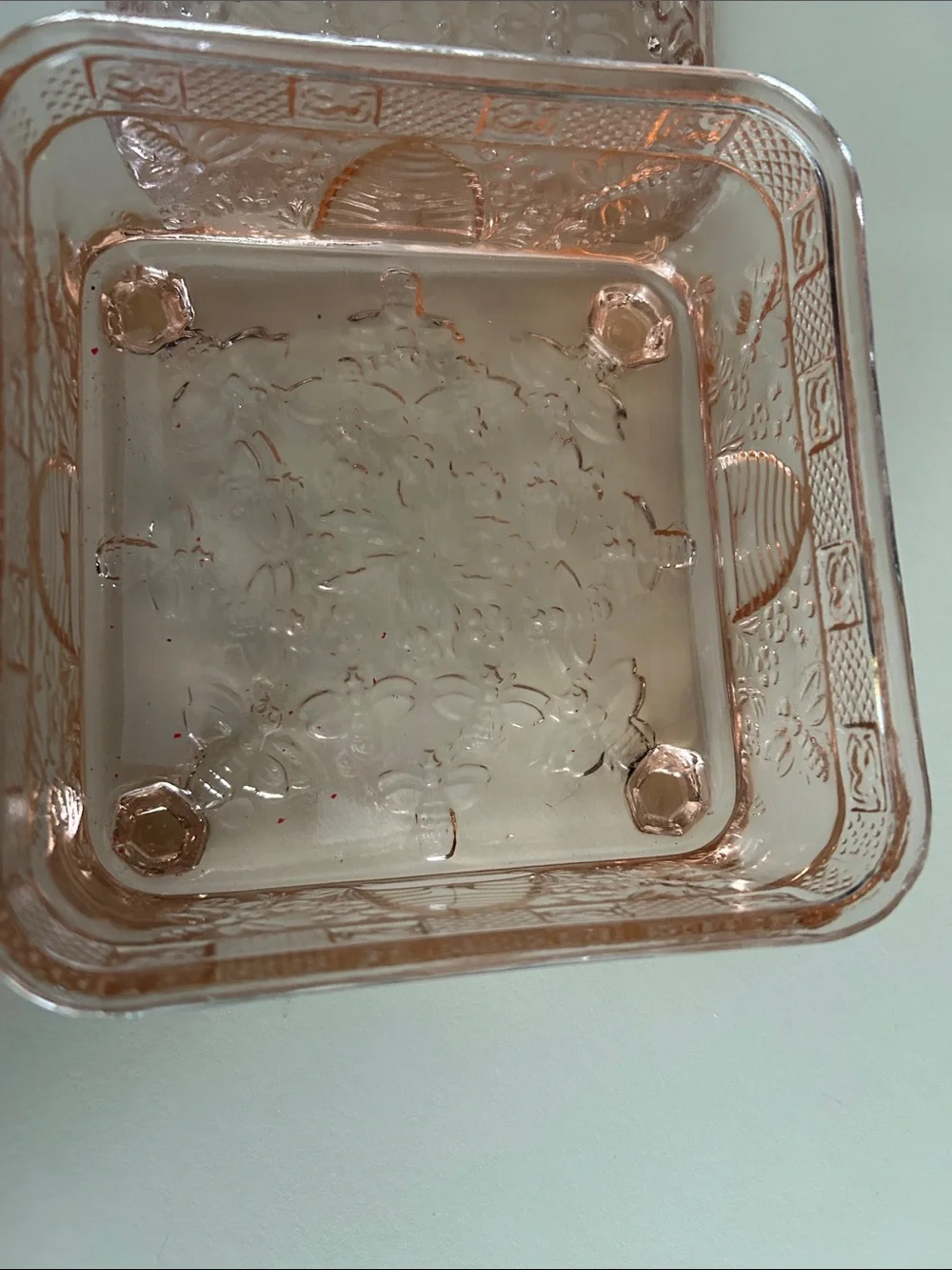 Vtg Indiana Glass Pink Pressed Glass Covered Dish with Bee and Hive Motif